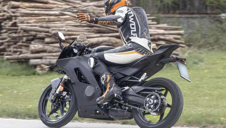 La foto spia della nuova KTM RC 490