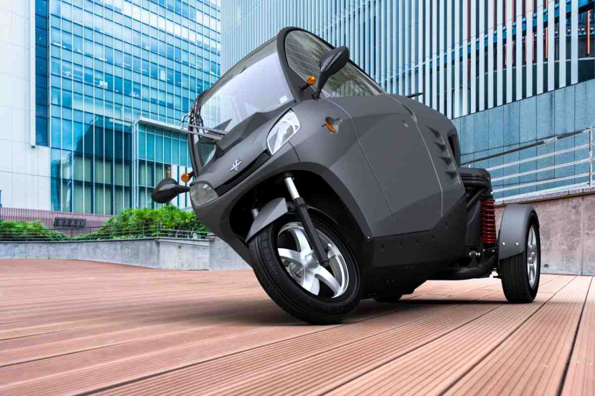 la moto con il look da auto